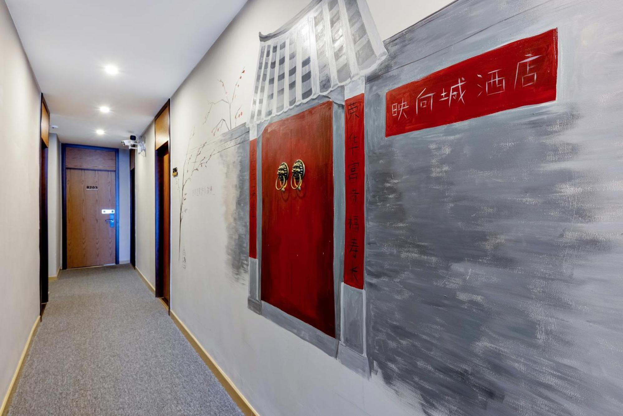 Happy Dragon Hotel - Close To Forbidden City&Wangfujing Street&Subway Nearby &Free Coffee & Free Laundry&English Speaking With Tour Services &Free Wifi Unlimited For Western Software Пекін Екстер'єр фото