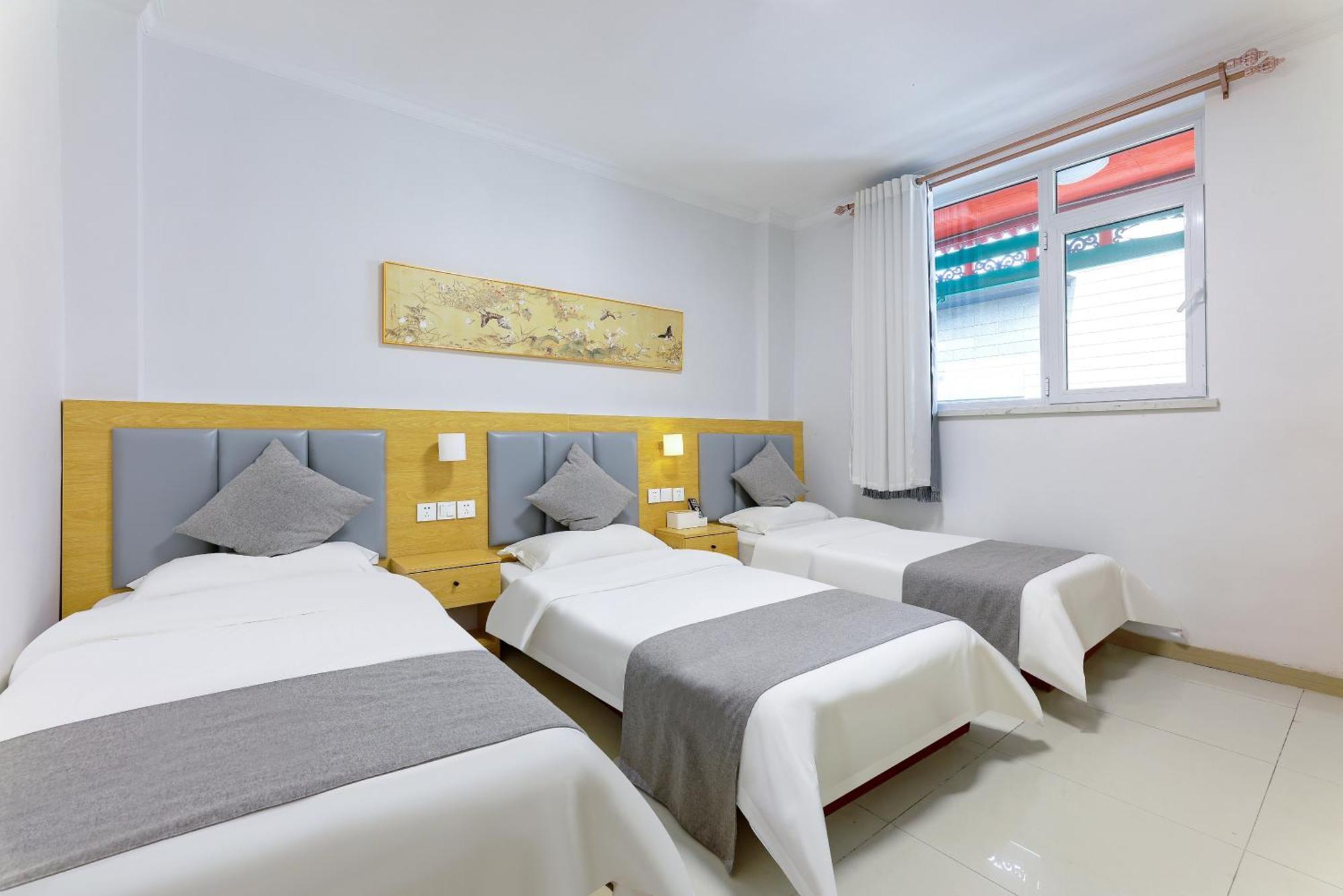 Happy Dragon Hotel - Close To Forbidden City&Wangfujing Street&Subway Nearby &Free Coffee & Free Laundry&English Speaking With Tour Services &Free Wifi Unlimited For Western Software Пекін Екстер'єр фото